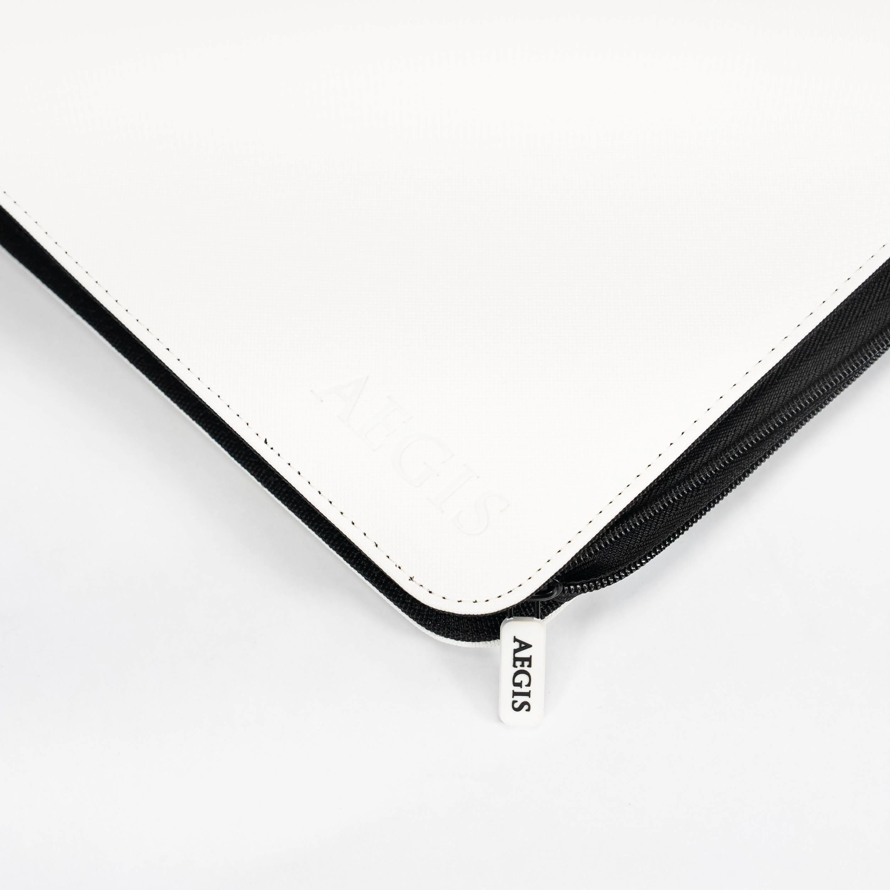 Aegis: 9-Pocket Diamond-Zip Toploader Binder (White) - Image 3