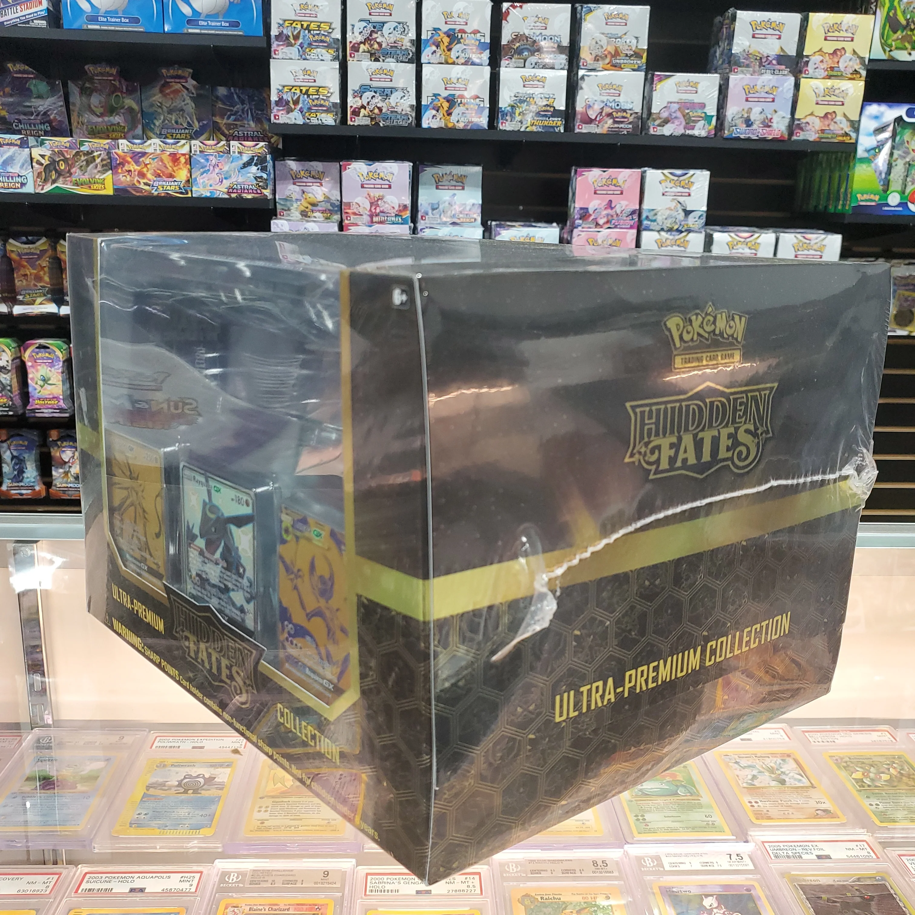 Pokémon TCG: Hidden Fates - Ultra-Premium Collection - Image 4