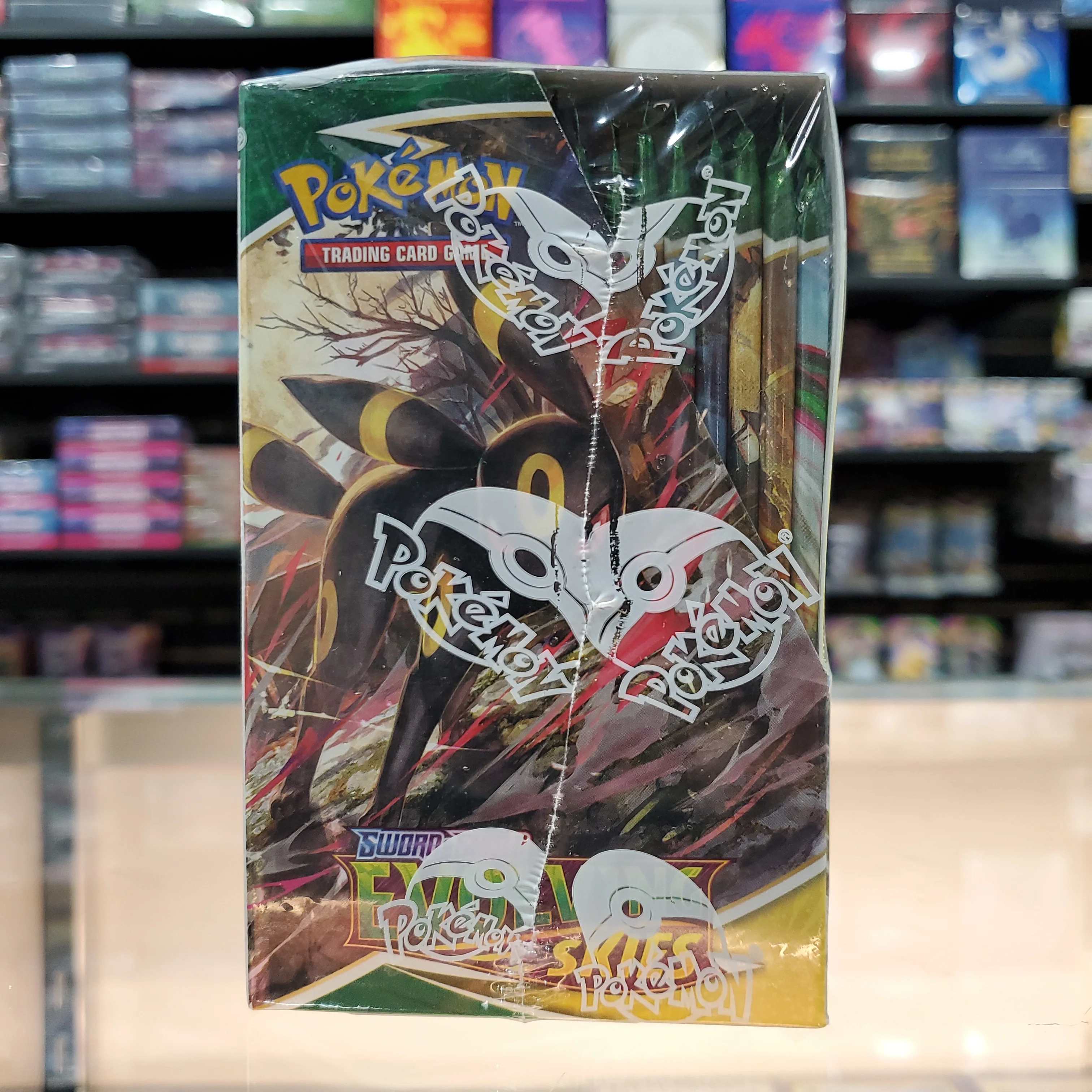 Pokémon TCG: Sword & Shield: Evolving Skies - Booster Box - Image 4